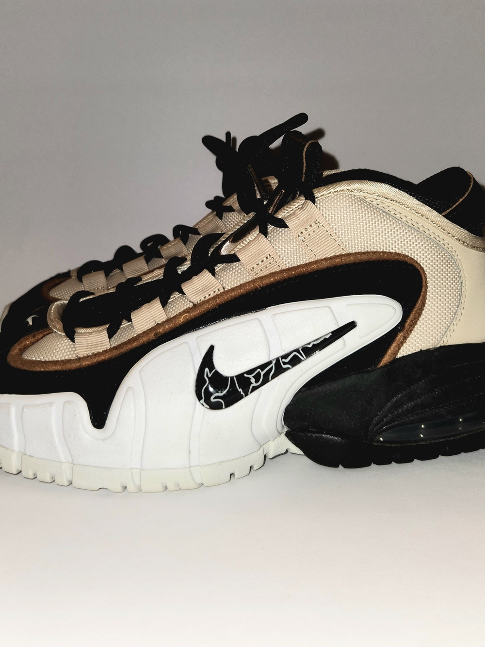 Nike Men’s Air Max Trainer in Beige, Black & White